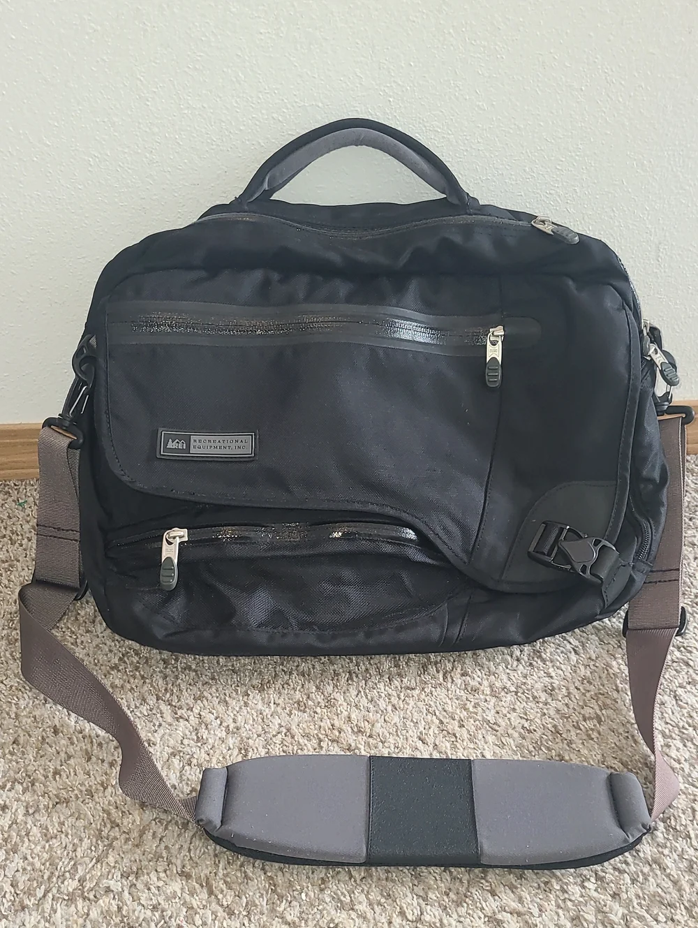 Vintage REI Black Shoulder Laptop Briefcase Bag